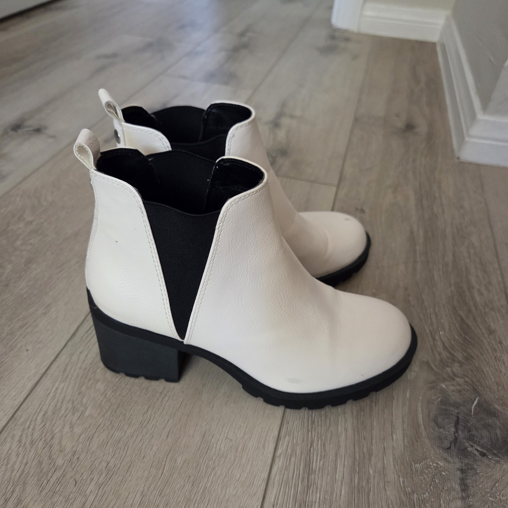 White Chelsea Ankle Boots for Women - Classic Slip-On Style